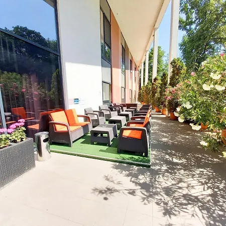 Veronika Hotel 4*